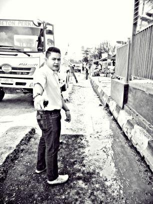 Buat hidup itu jadi sederhana jangan dibuat RIBET.. meski PAHIT tetap harus ditelan... meski susah harus tetap dijalani.. ga perlu sempurna asal PAS udah cukup.