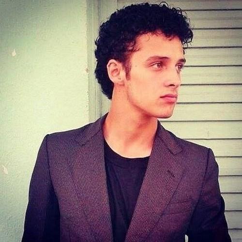 .Amo cantar-Amo a bíblia-instigam:@Tiago8arros . Facebook:https://t.co/k0S4ExWDNT contatos: (whatsapp) 0** 51 9524-6551