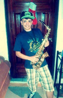 Me gusta la musica ... Toco el saxofón alto y soy un buen saxofónista..