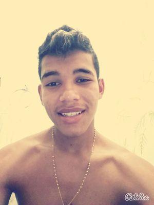 - Pensamos tanto em ser perfeitos e os perfeitos não sabem amar.