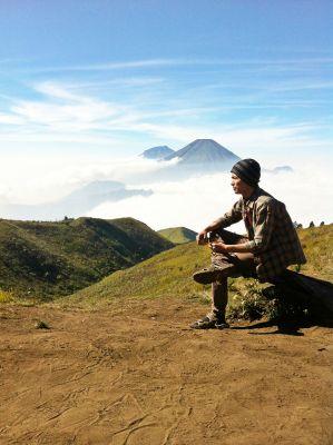 adalah pribadi yg pintar tawar-menawar, ramah dan senang berkompetisi