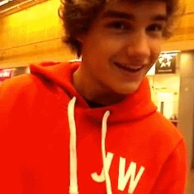 Hi! if you want you can follow @priincessliam :)