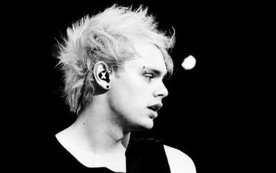 5sos are kind of my life ✌