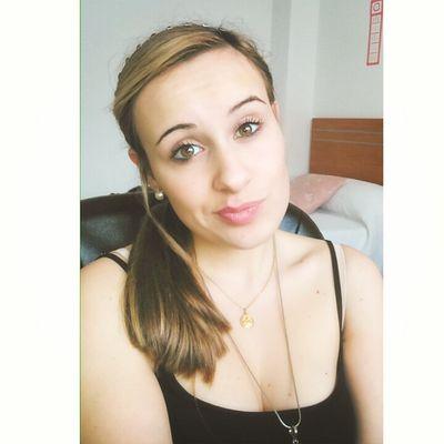 BlanquitaRC's profile picture. Traductora e intérprete en potencia. Más variante continua que discreta. Y qué menos que si vas a ser algo en esta vida, seas especial.♡