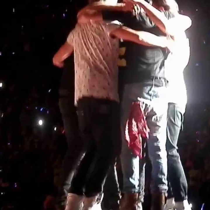 narrykissessx55's profile picture. Hey! I gave you a free follow so please follow @1derfulupdaterz They are a pretty cool update account! xx