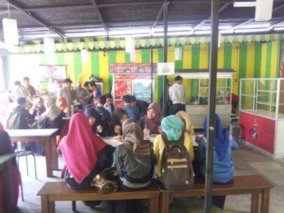 @nasgorjuned @MRisol_cla @baksomw @kedaicepot @cafebanget | kalo ada yang enak dan murah kenapa harus yang mahal ?