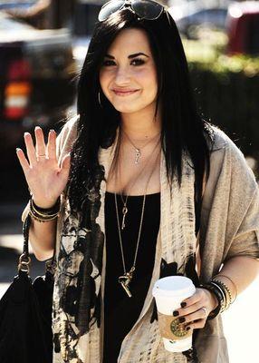 Sou Lovatic And  Froncker  ♥
O motivo do meu sorriso,minha razão de viver e minhas duas princesas : @dlovato e @melfronckowiak