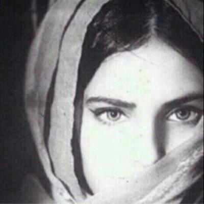أنـا ، أُنثَى غيُوره رَقيقةُ الملامِح ، و مزاجيّةٌ بِ عنَاد طِفلَه .... ❥