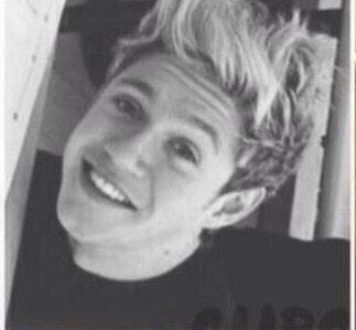 follow @xxellexxstagram pls bc she gave u a free follow tysfm ly