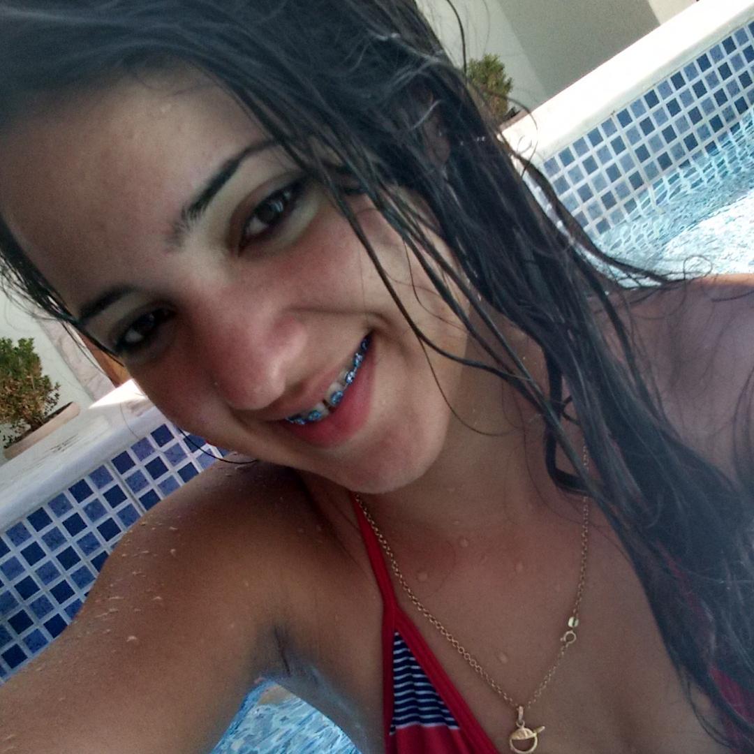 Há momentos na vida que pensamos em desistir...Porém Deus nos Levanta e nos coloca de pé♥