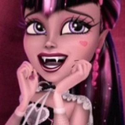 Hi im Draculaura Single Im A Vampire Im Also 1600 Years Old Im Romantic And A Vegitarian Vampire Im Also A Fearleader RP Only