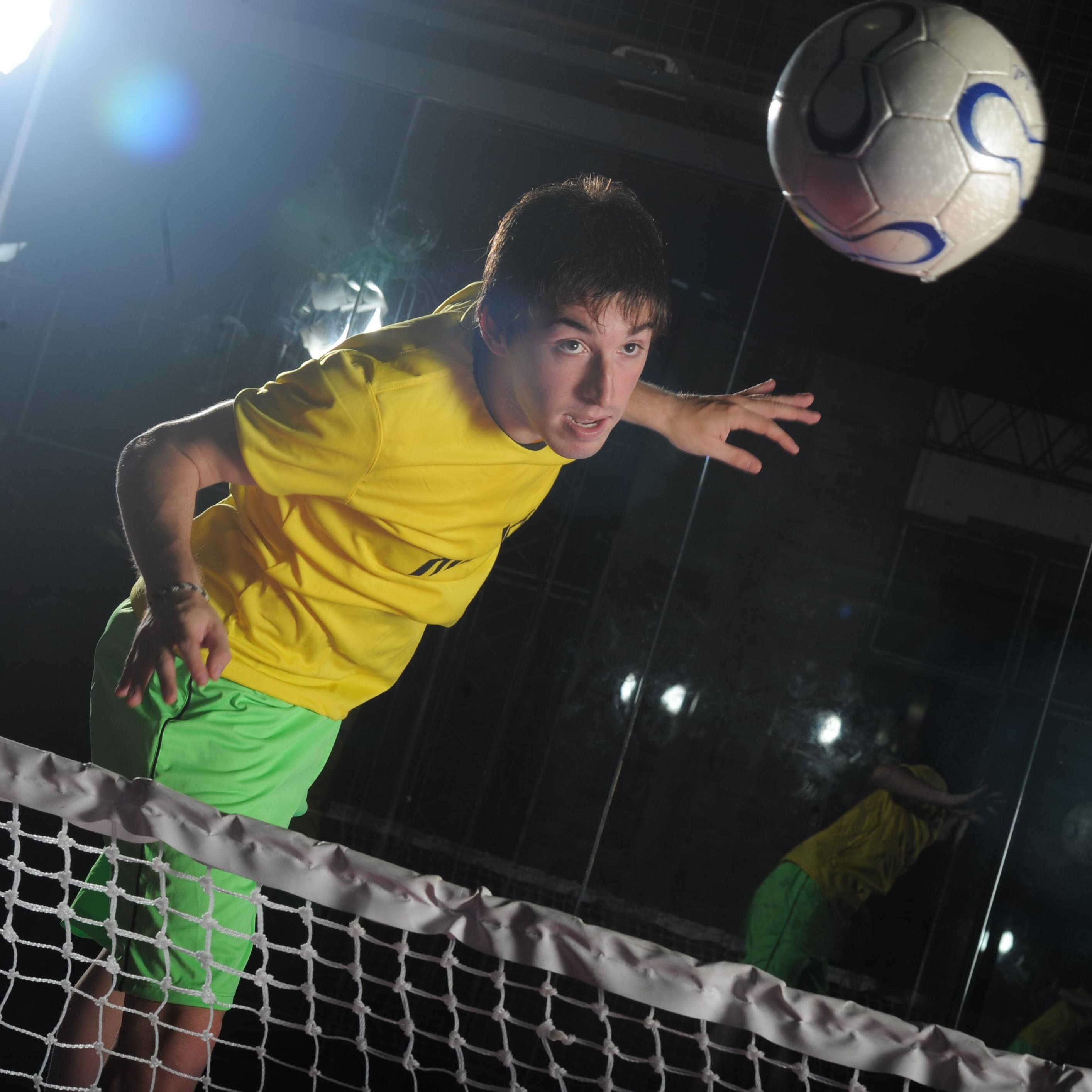 PADBOL-SPORT FUSION, un nou sport la nivel mondial!
O fuziune intre fotbal, tenis, padel si squash !!