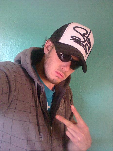 FuCk what OtHeRS think be YOURSELF.         »--I follow back--«