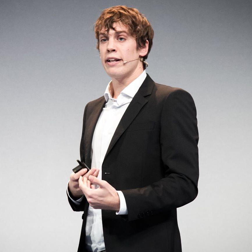 Co-founder e UX Designer della startup SocialCities. Appassionato di running, nuoto e triathlon