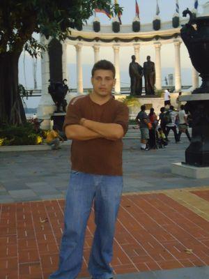 Una persona muy amiguera y sincera y no ando por las Ramas jamas y me gusta andar con la mentira y m gustar siempre divertirme con toda mi Familia