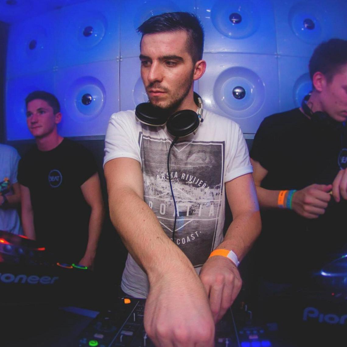 Student/DJ
Bookings - ctennant100@hotmail.co.uk
https://t.co/2fc13nuaeP 
https://t.co/vwK5OtbvKK
Cranleigh/Southampton