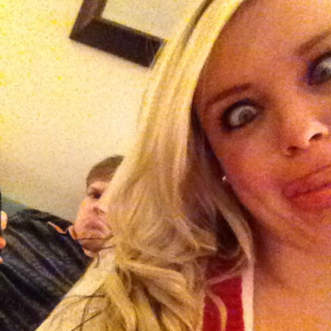 Lindsey Yates (lindss_lou) Twitter