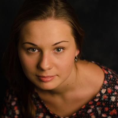 Во всем мне хочется дойти до самой сути. Люблю Бродского и честность в людях.