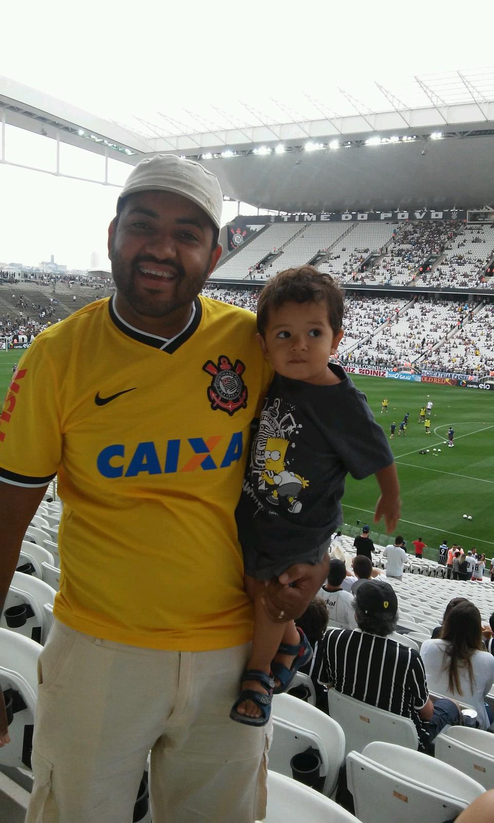 Cristão, casado com Aline Machado, Pai do Julio Cesar e da Maria Eduarda, Formado em Marketing, Optometria, Técnico em Òptica.