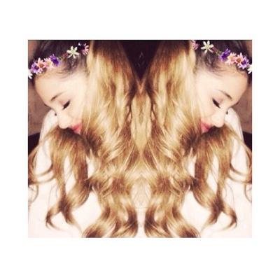 free follow from @ibesidegrande follow her she follows back! :)