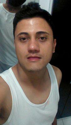 Eu sou um ser humano unico em td q realizo, luto por meus objetivos, vivo a vida sem medo d ser feliz, afinal essa eh a parte boa dla..dedicação eh meu forte.