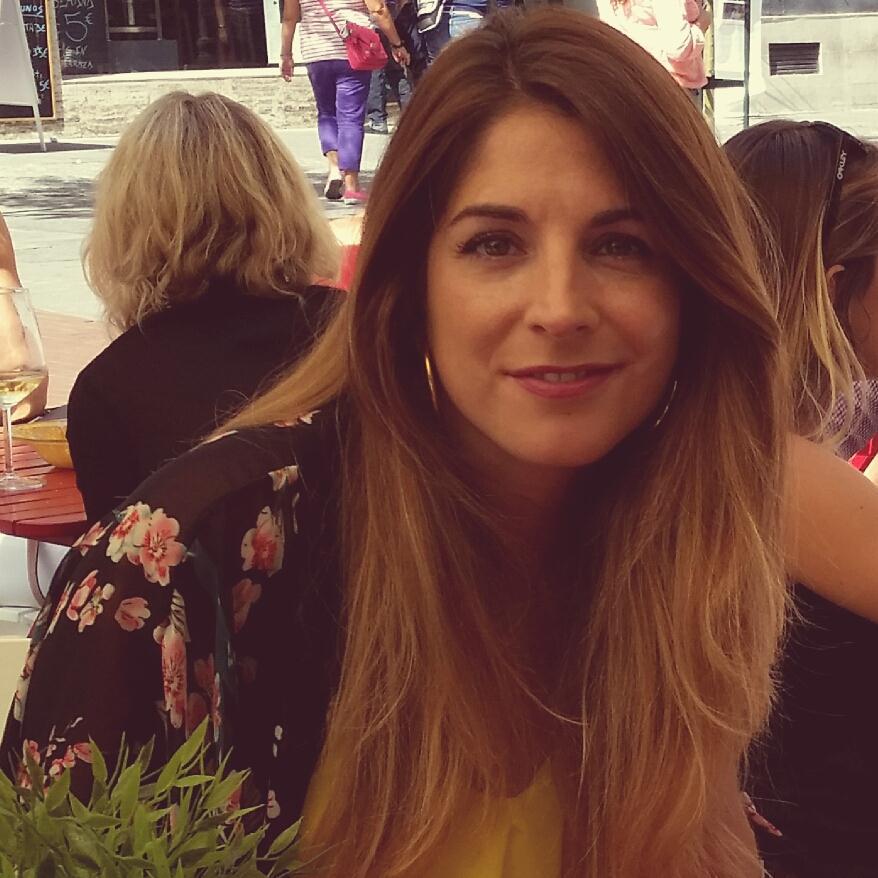 Spaniard spreading Mediterranean joy, mindset and lifestyle from the UK
Twitch: dinaerys
YouTube: Dina Alvarez
Instagram: dinadvna