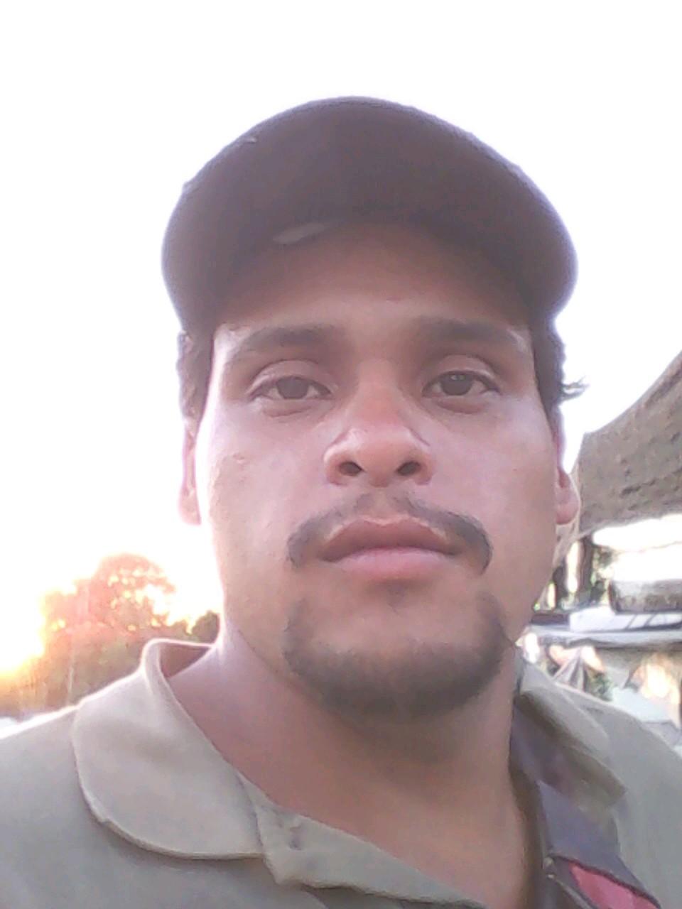 constructor finalista d obra albañil carpintero electricista pintor revestimientos general mantenimiento en general  por consultas para uruguay +59897368423