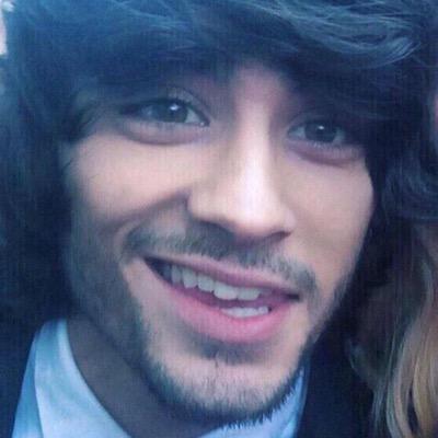 aak for a follow back on @raybanzouis