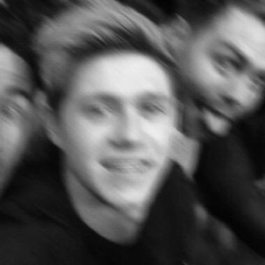 pla follow @asknjh bc her old acc got hacked at 3k