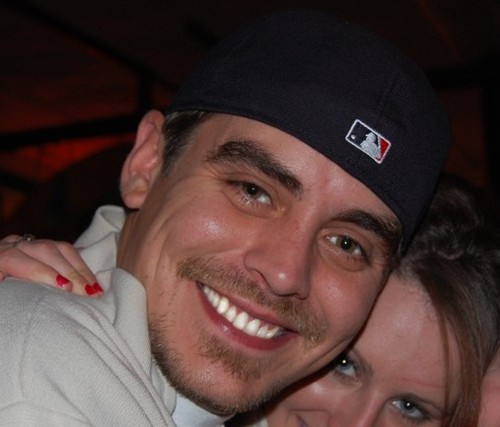 HomePhotography's profile picture. Professional Photographer willing to share Photography tips. If you enjoy photography, follow me and I will follow you.