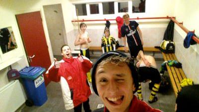 17 jaar  /  V.V. Biervliet/AFCA!!  /  1/2 spaans  /  HAVO 5  /  Real Madrid!  /  trainer  / insta: RoyBrevet / snap:roybrevet