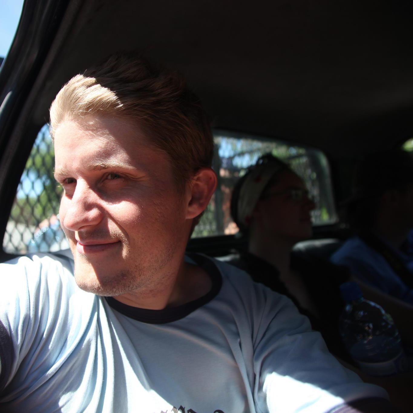 silascrews's profile picture. Too many lines. Not enough dots.