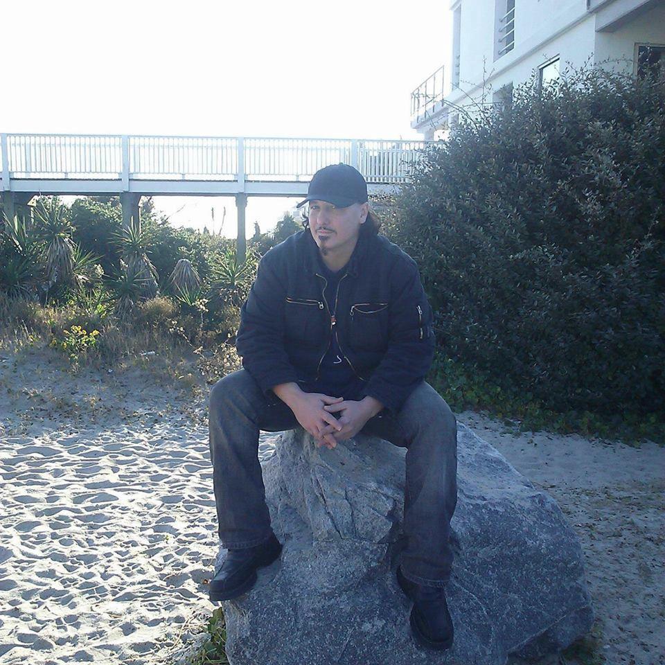 Never tethered, an arisen Icarus grounded in a world of minerals and myths. Professed Professional. #PoetaInAnimus #Viralistic #GrumpyPan #ShoreCore #CitynShore