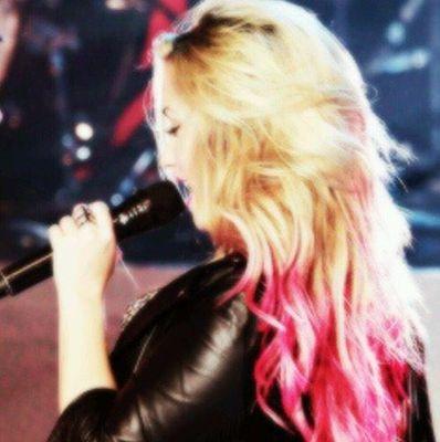 follow @biebsxj ask for fback and free follows:)