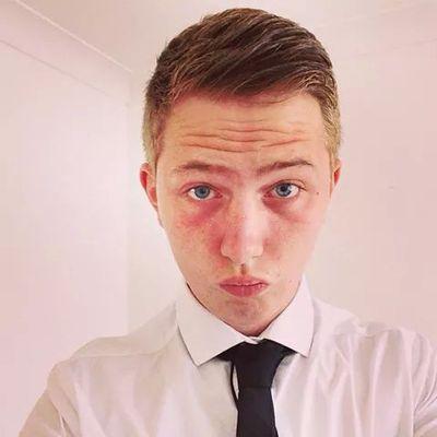 Gavin Toyne, 20 Years of age. Crawley Raised.  
Follow for a follow. Simple.