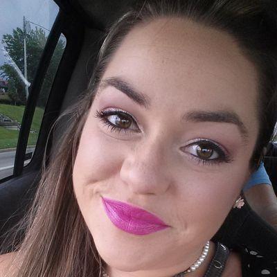 Beauty blogger at Luxe-budgetnistas, 26 year old STNA, Makeup enthusiast, fur mommy to Oscar the weenie.