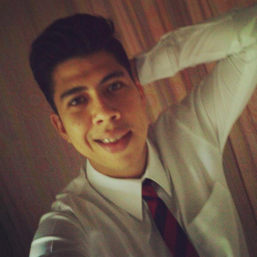In the pursuit of something new, great and powerful. / En la búsqueda de algo nuevo, grande y poderoso.