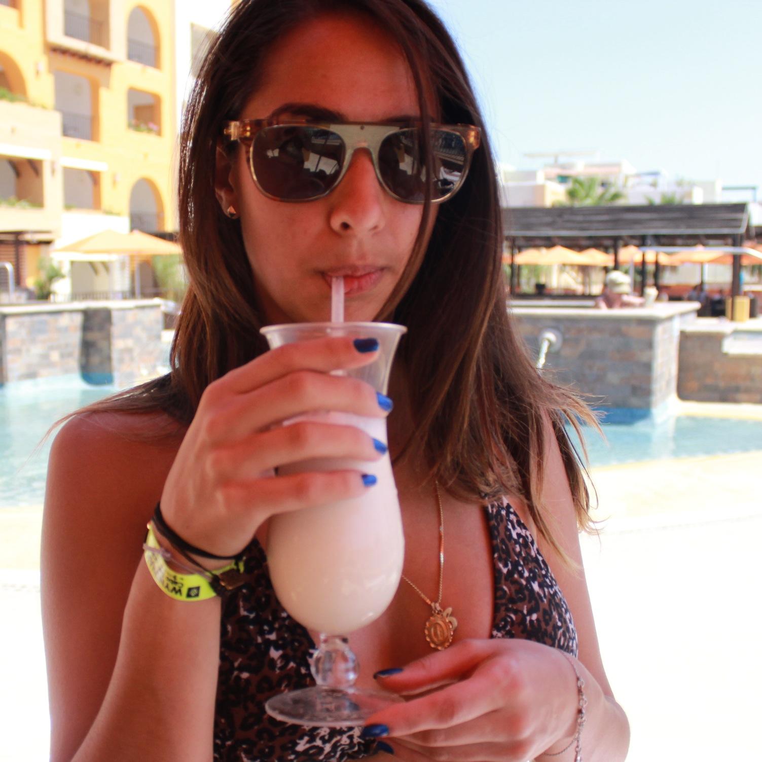 xtinagabrielle's profile picture. im trying to bring the scrunchie back.