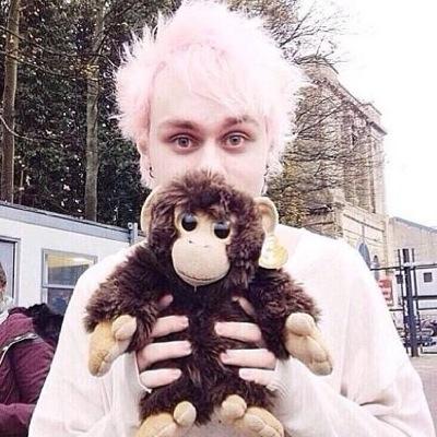 ☣ They try to save me but I'm too far gone☣ 0/4 0/5 bc I'm a total zero