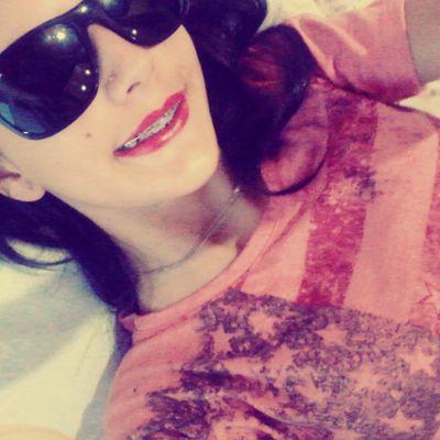 Você deixou ela de lado pra falar com seus amigos, 
Sobre as suas coisas chatas... 
Ela deu brecha eu me aproximei(8'