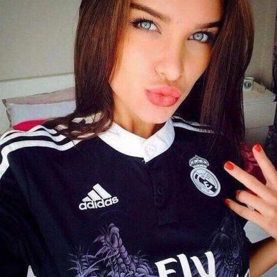 rmez__'s profile picture. 