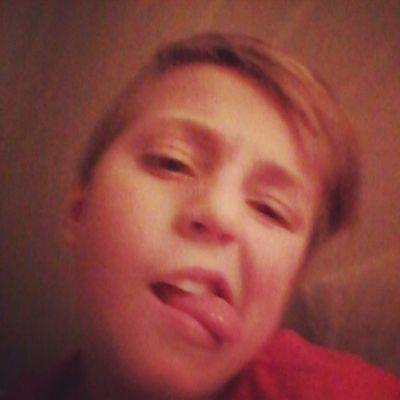 cmortensen288's profile picture. Jeg er ein liten gutt som sulter i hjel om eg ikke får fleire følgere