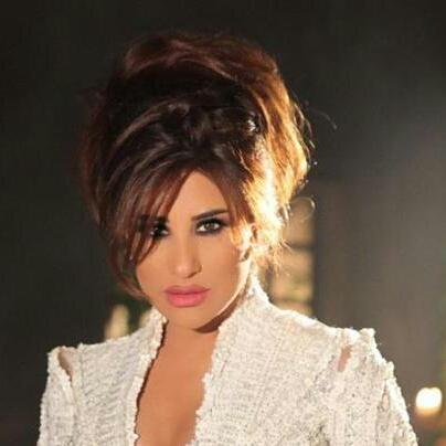 عالصَّخرة بنيتِلَّكْ بيتَك
عالرَّمل بنيتِلِّي بيت
خسارة كل عُمري حبّيتَك
وإنتَ عمْرك ما حبِّيت

يا جارِحني ليش
خنْت الأمانة
ما كفَى قَدِّيش
حُبَّك عَمانِي