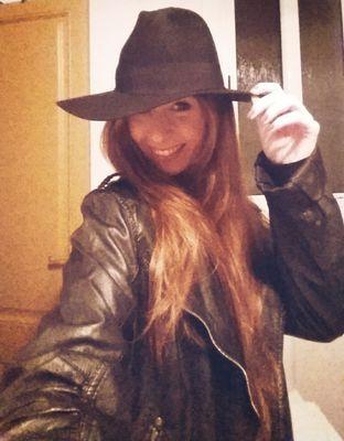 BeaCarrilloM's profile picture. Oigo y olvido. Veo y recuerdo. Hago y entiendo. Intentando comunicar lo incomunicable - Español con Ñ