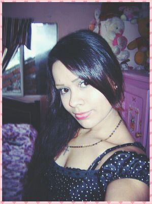 soy una mujer tierna me gusta divertirme un poco mal geminada no me la dejo montar de nadie y agradecida con Dios por la vida tan maravillosa que me a regalado