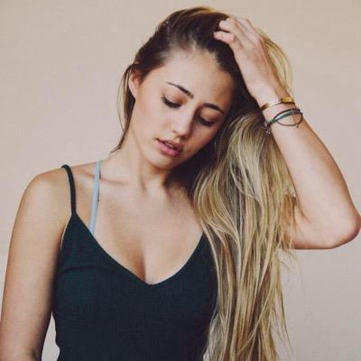 ScarlettBBR's profile picture. 