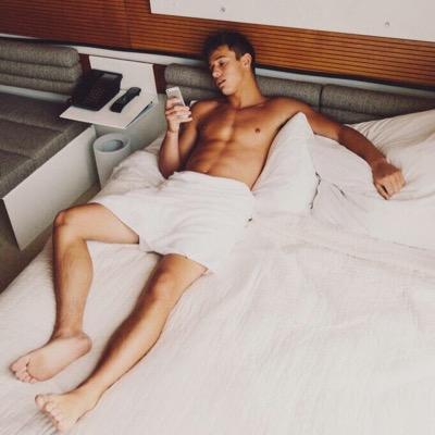 FOLLOW @replaydallas AND TURN ON HER NOTIFS FOR DMS TO 9/12 AND SAMMY