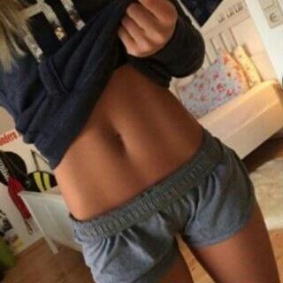 اللي يبغى سكس فون ٥٠ سوا
واللي عرض ١٠٠ سوا 
وبدون فلسفه و اثبات