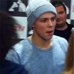 Help4AllFollow's profile picture. Turn on our notification if you want dm to some celebrities | Ask for a follow back | Zoe & Lou