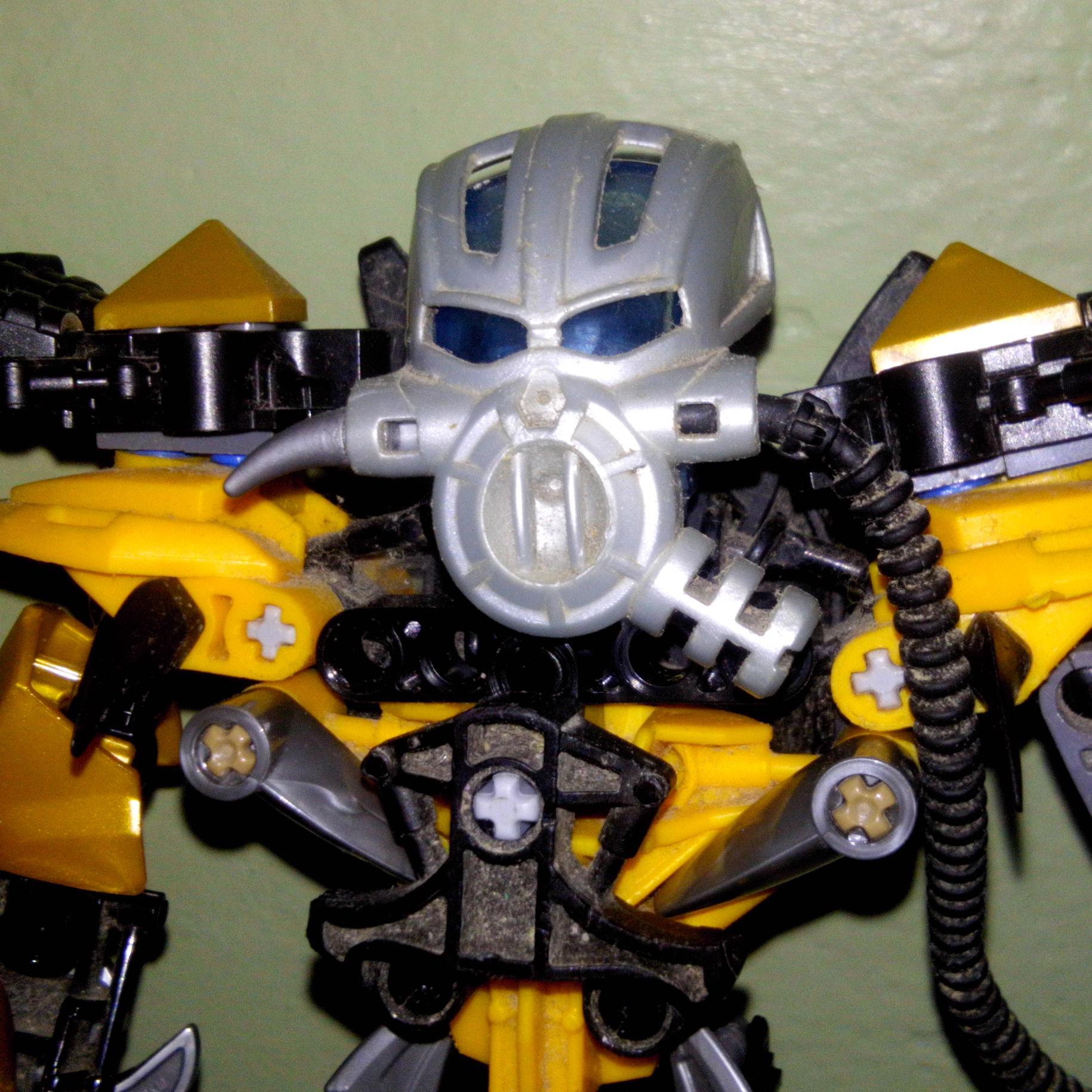Sisrahk's profile picture. I am Sisrahk, Master of Weapons. Bounty Hunter and ally with the Order of Mata Nui. I have come to face the most dangerous challenges in this world. #BionicleRP